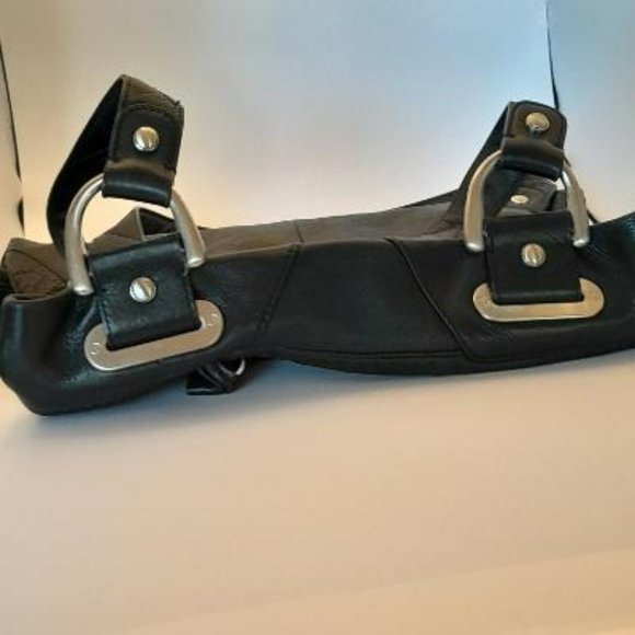 B Makowsky Black Leather Shoulder Bag - Picture 4 of 9